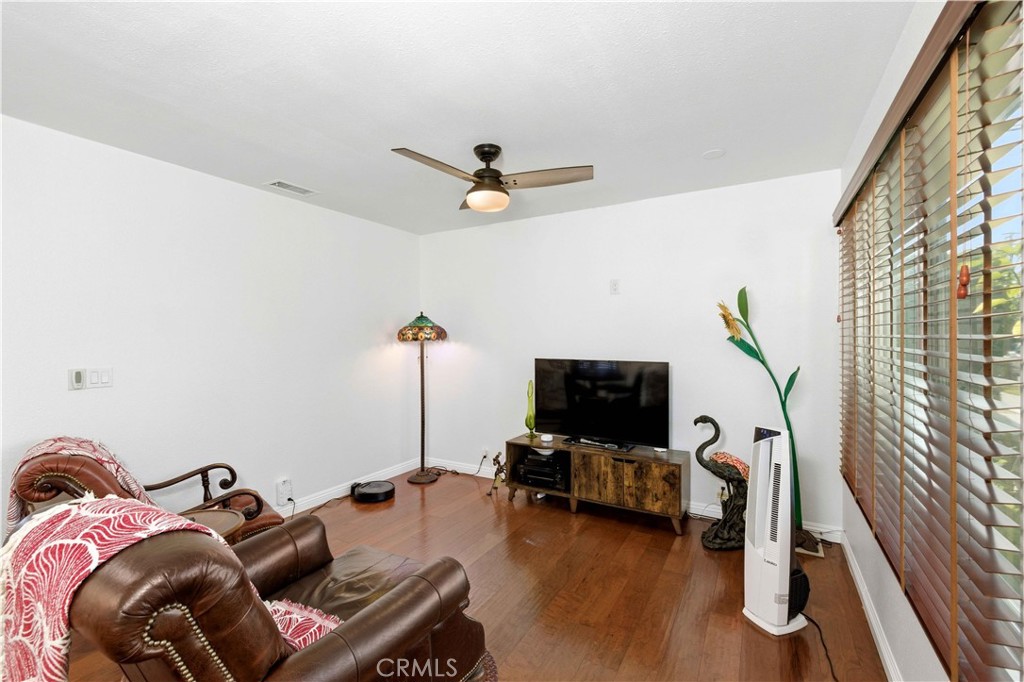 618 W 21st Property Photo 17