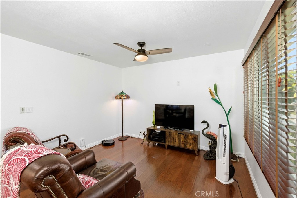 618 W 21st Property Photo 17