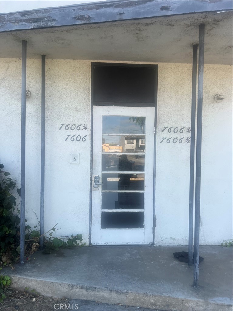 7606 1/4 Crenshaw Boulevard Property Photo 6