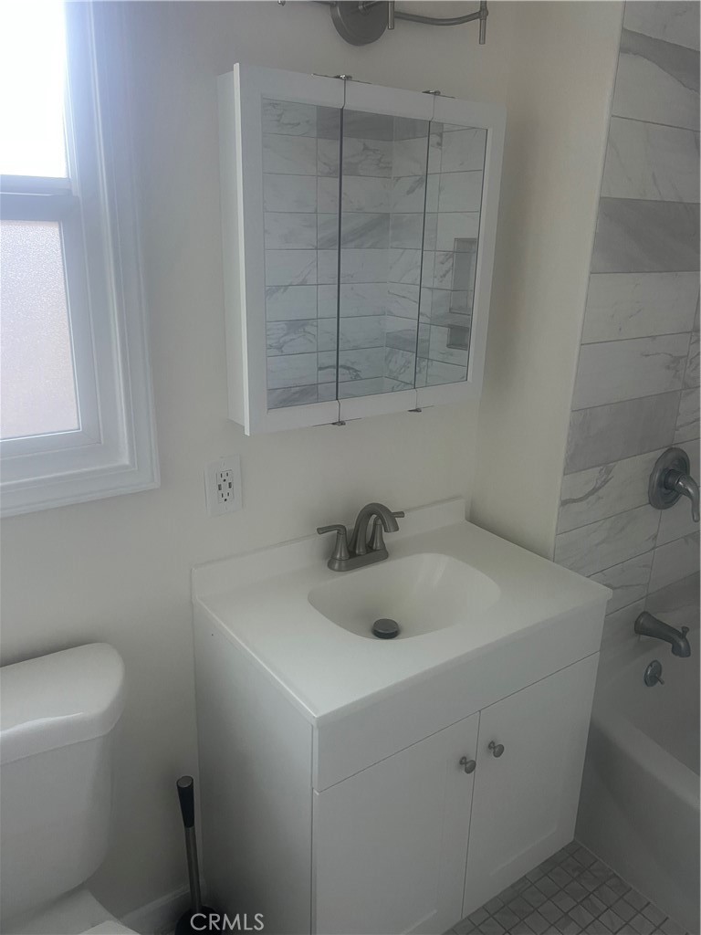7606 1/4 Crenshaw Boulevard Property Photo 25