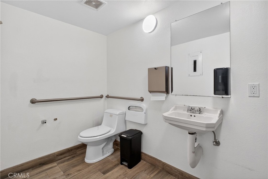 1535 E 17th Street E 109/110 Property Photo 12