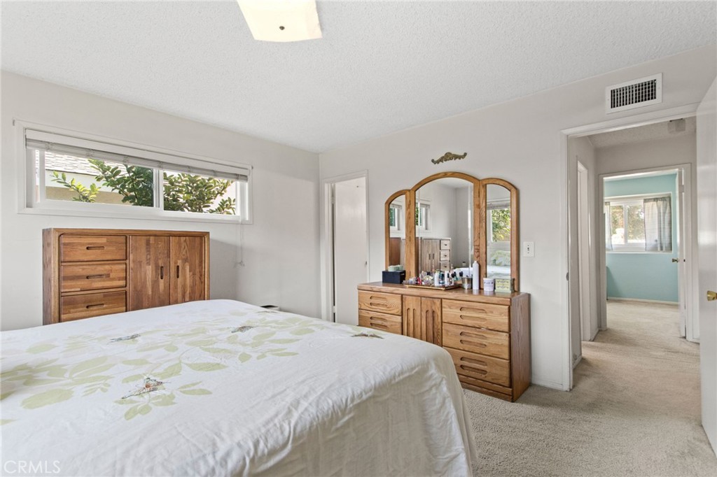 2858 Clark Avenue Property Photo 19