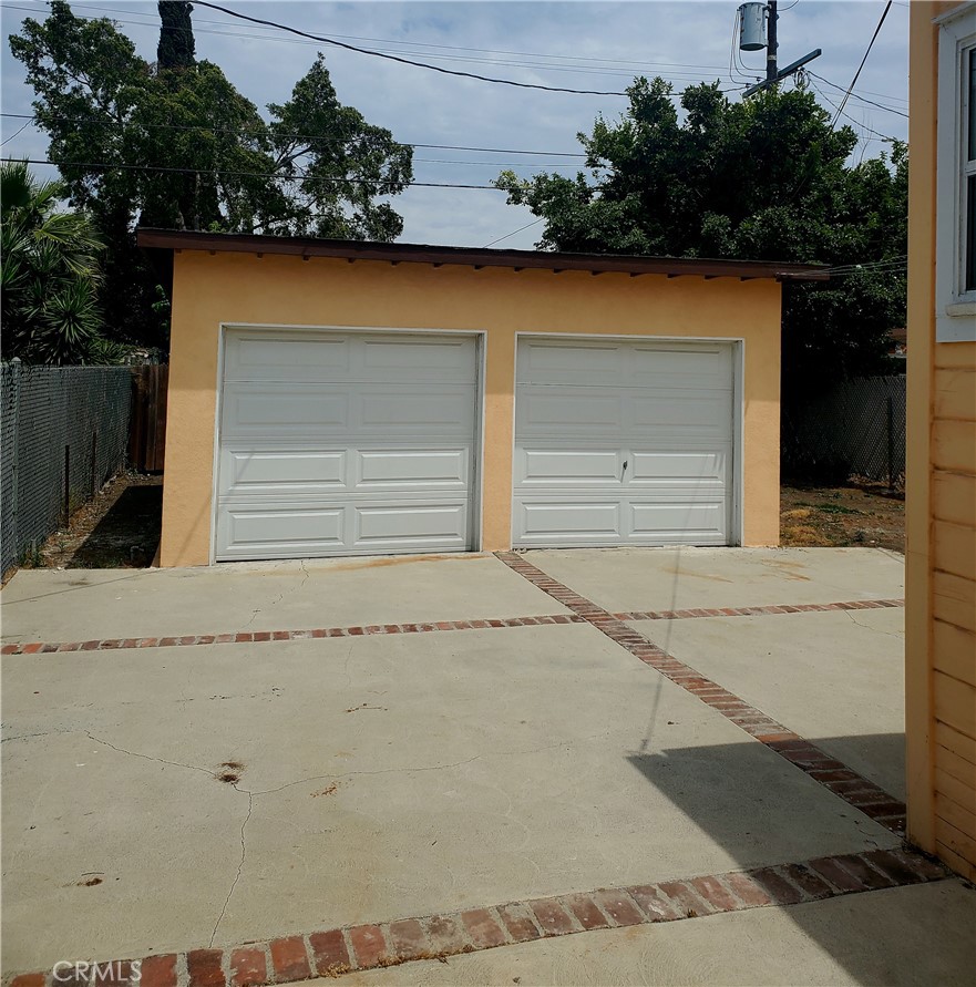 5846 Madden Property Photo 3