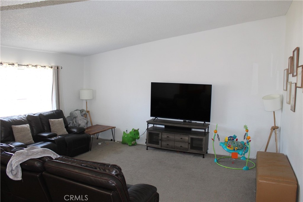 14158 Linnett Property Photo 2