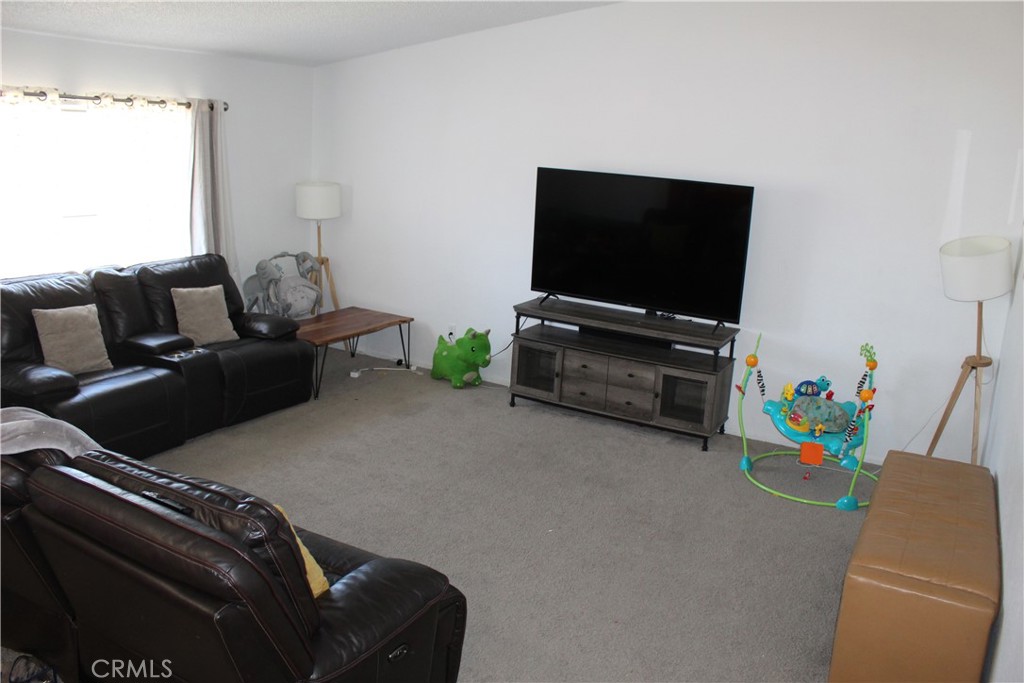 14158 Linnett Property Photo 3