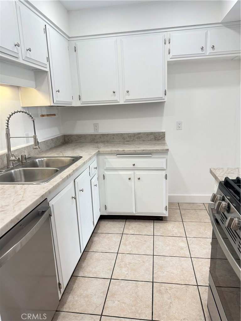1765 W Glenoaks Property Photo 12