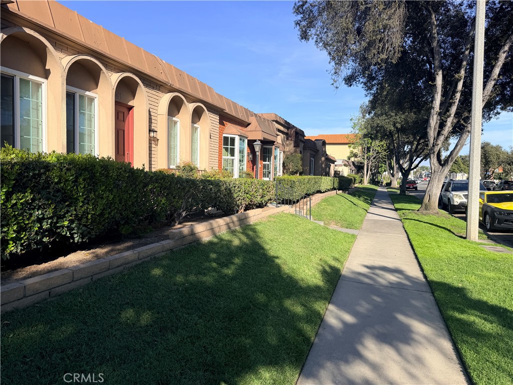 1765 W Glenoaks Property Photo 19