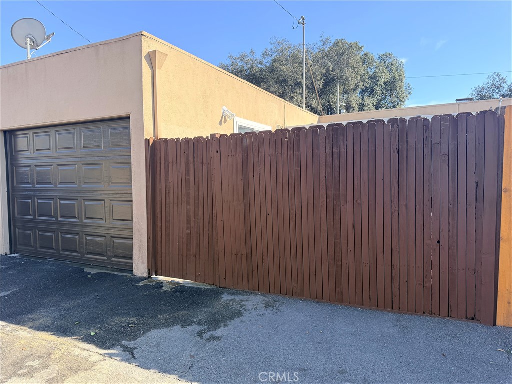 1765 W Glenoaks Property Photo 21