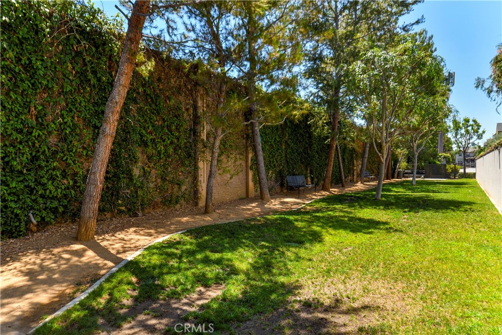 634 S Melrose Property Photo 39