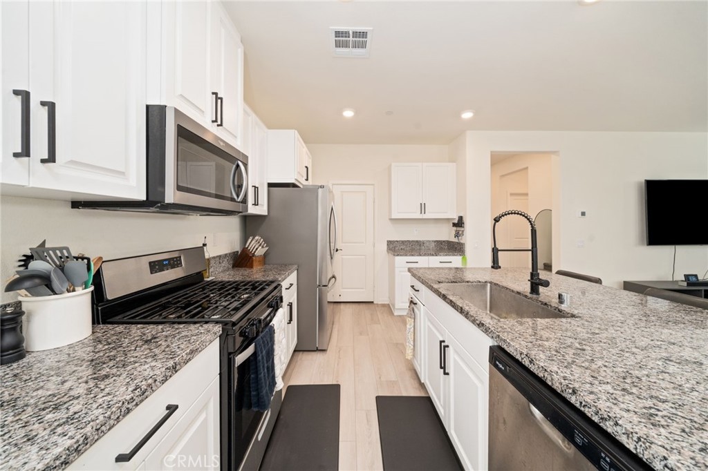 4052 Summer Way Property Photo 3