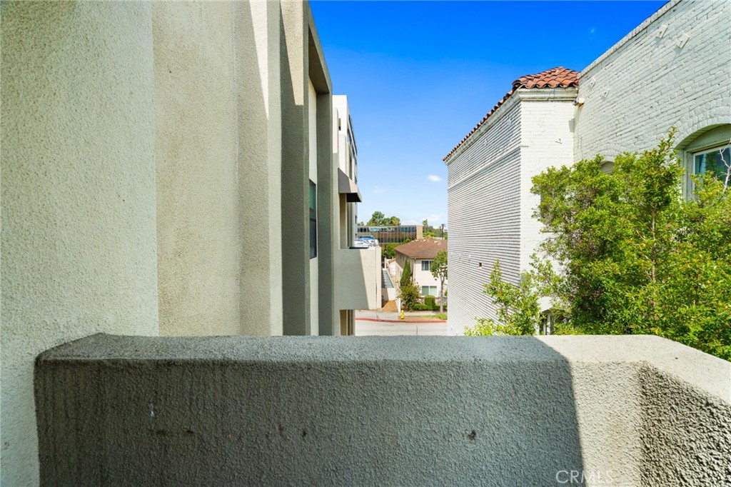 230 S Jackson 309 Property Photo 21