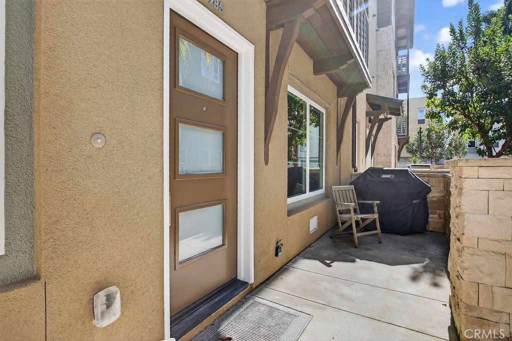 985 Doheny Way Property Photo 4