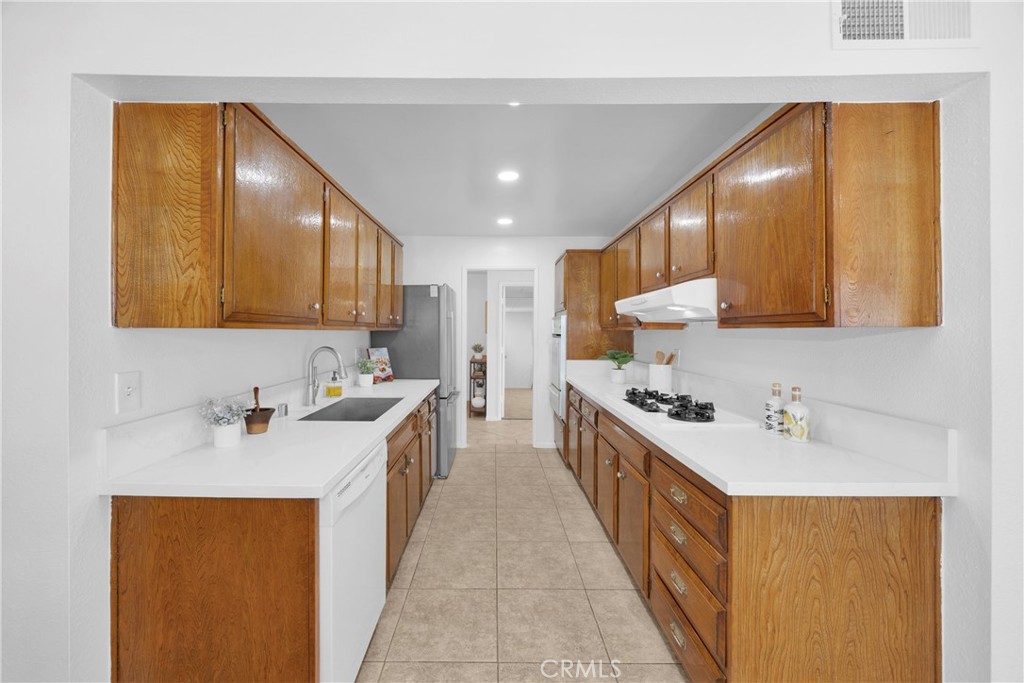 8350 E Blithedale Property Photo 11