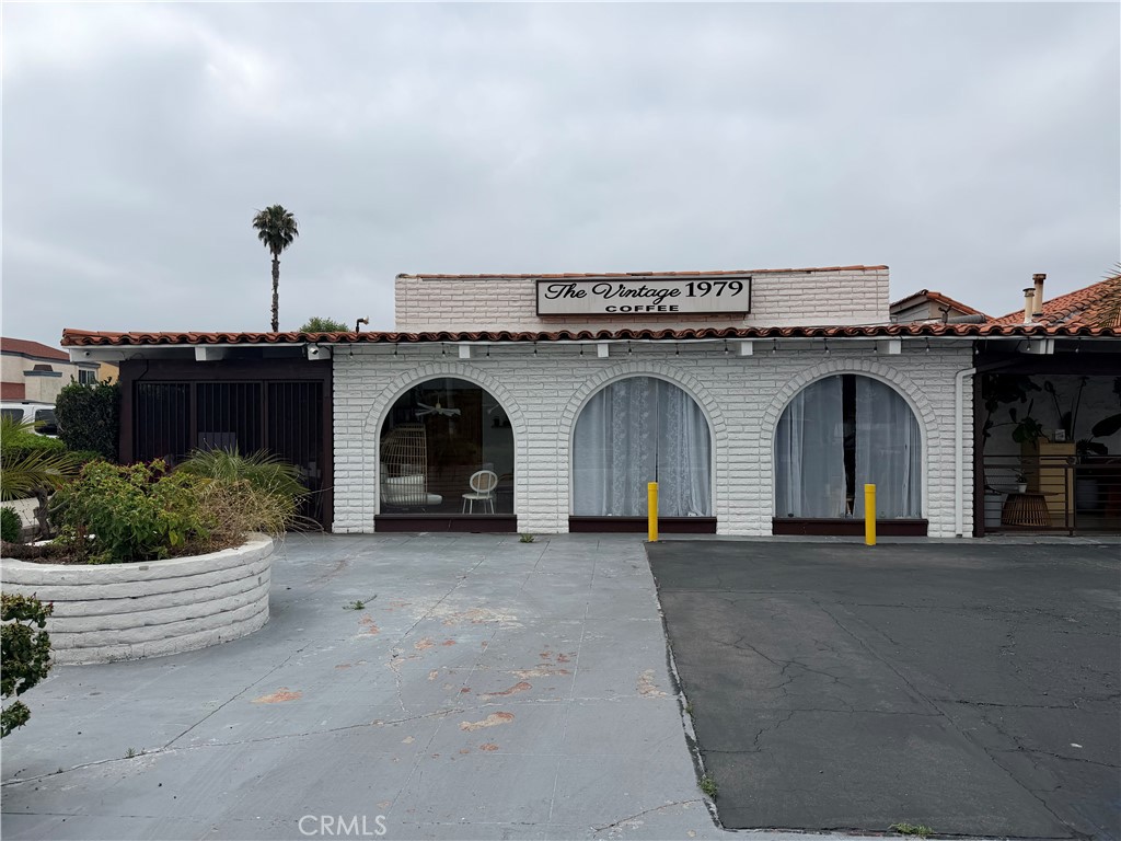 9252 Garden Grove Blvd Property Photo 1