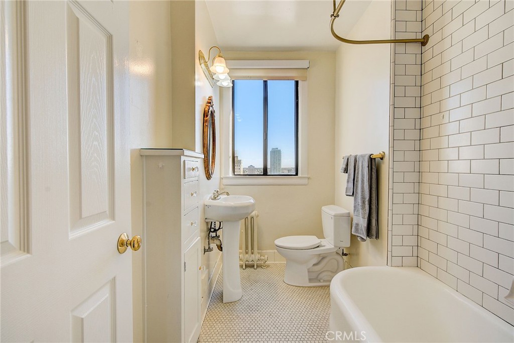 315 W 3rd Street 1006 Property Photo 22