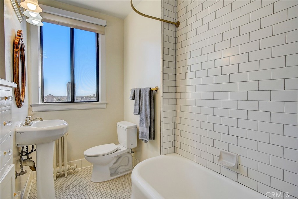 315 W 3rd Street 1006 Property Photo 24