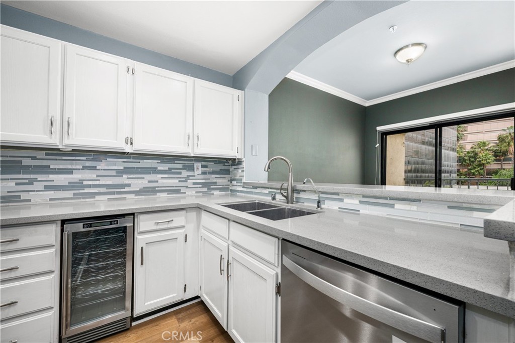 425 E Ocean 440 Property Photo 8