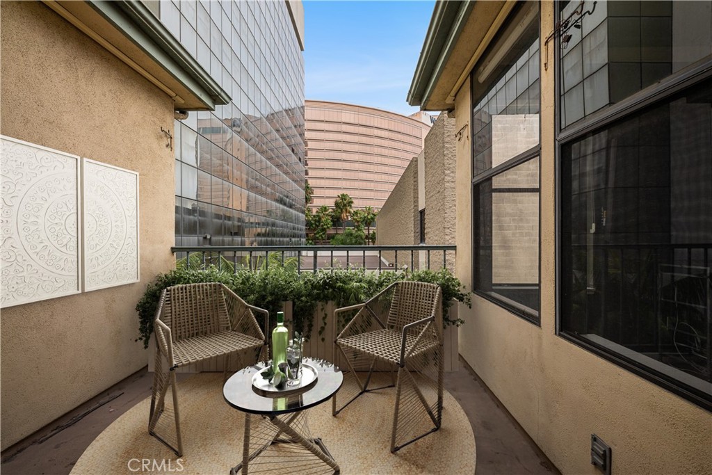 425 E Ocean 440 Property Photo 36