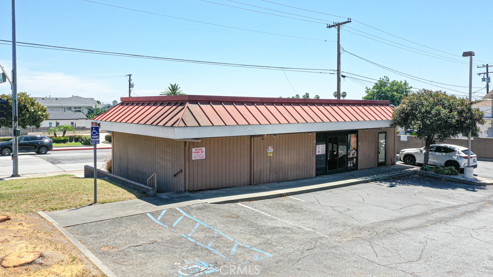 12525 Beverly Property Photo 7