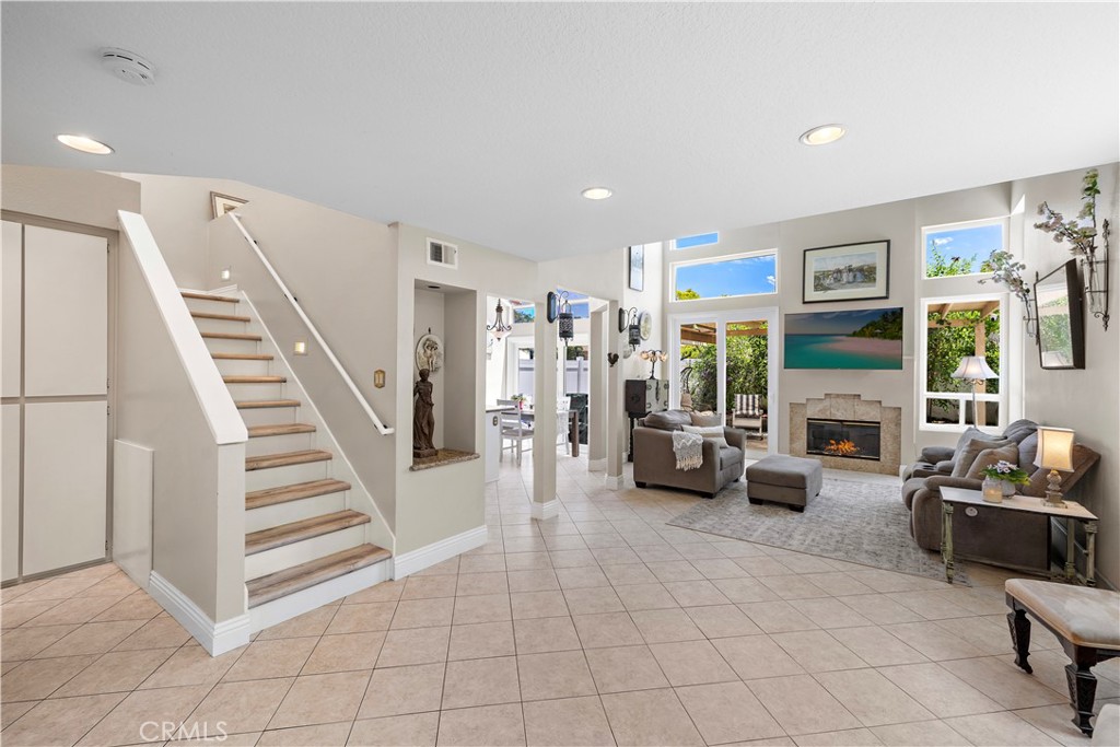 33 Gullwing Property Photo 8