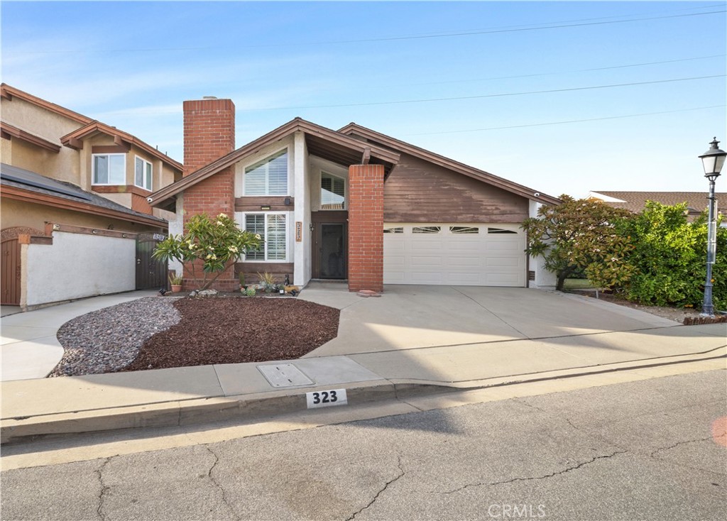 323 W Dawson Court Property Photo 1
