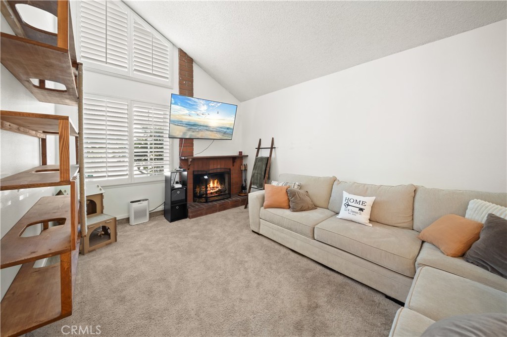 323 W Dawson Court Property Photo 3