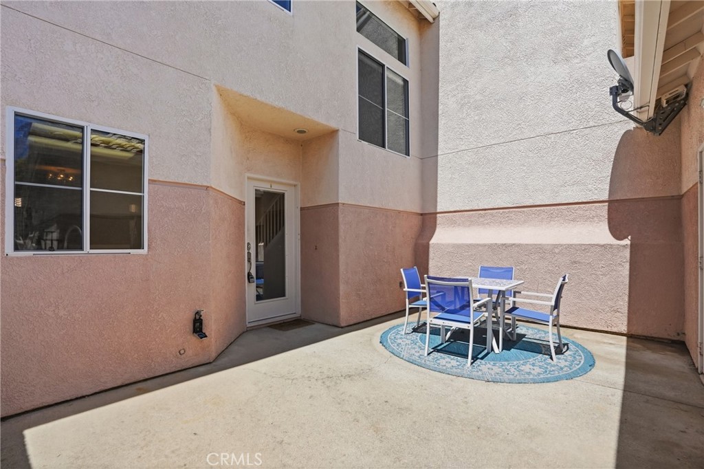 1224 Manzanita Property Photo 3