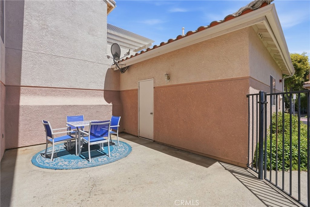 1224 Manzanita Property Photo 4