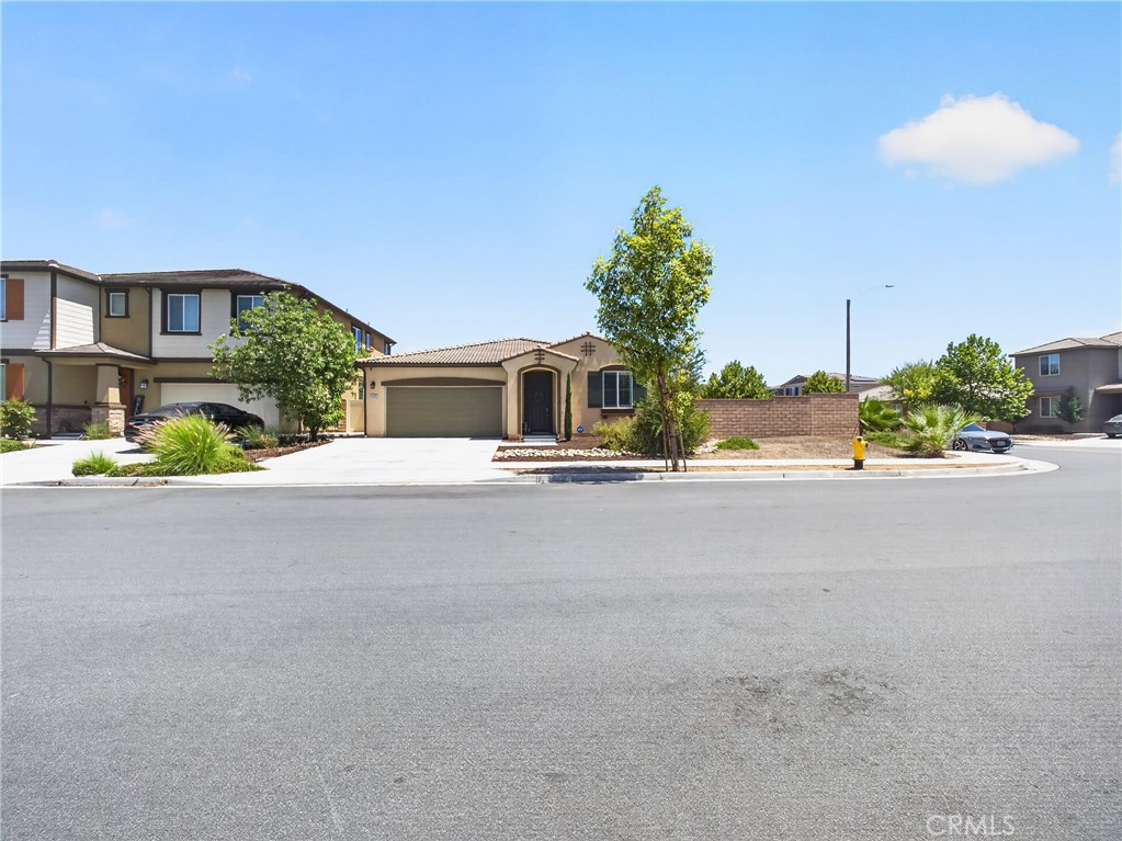 24255 Insignia Property Photo 5