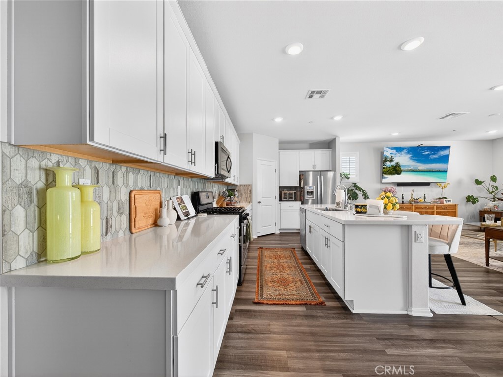 24255 Insignia Property Photo 6