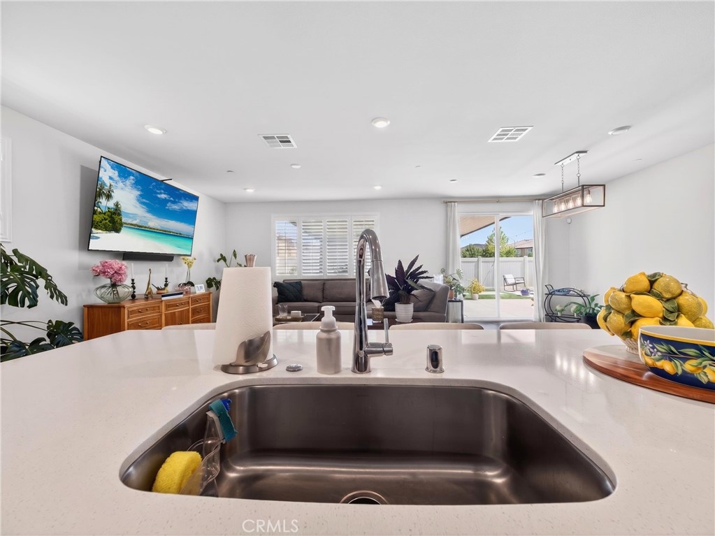 24255 Insignia Property Photo 11