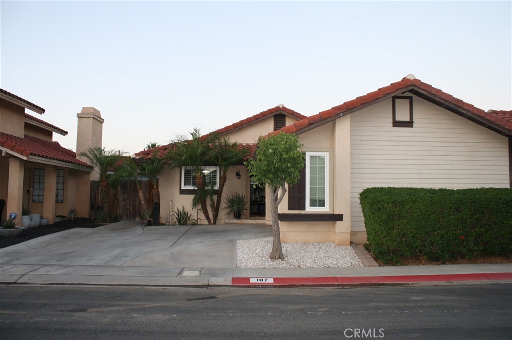 187 Mistletoe Drive Property Photo 2