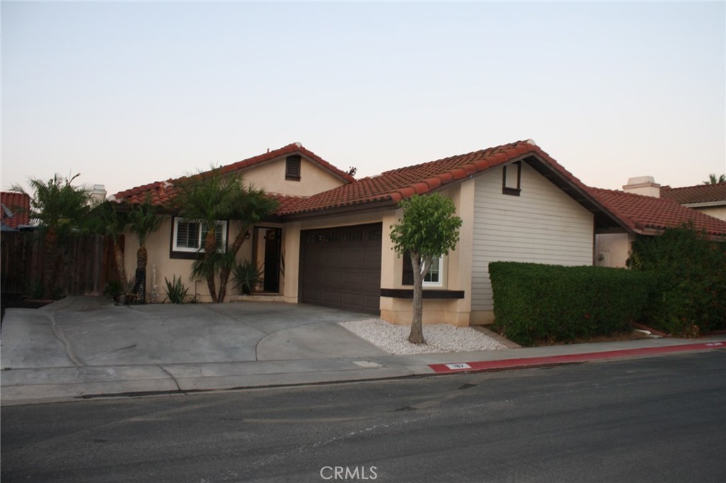 187 Mistletoe Drive Property Photo 3