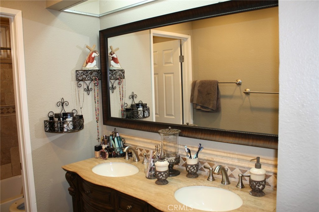 187 Mistletoe Drive Property Photo 16