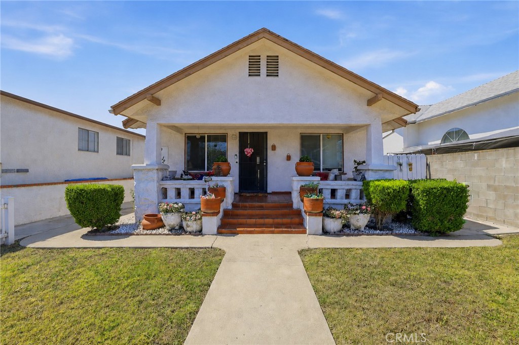 549 W 12th Street Property Photo 1