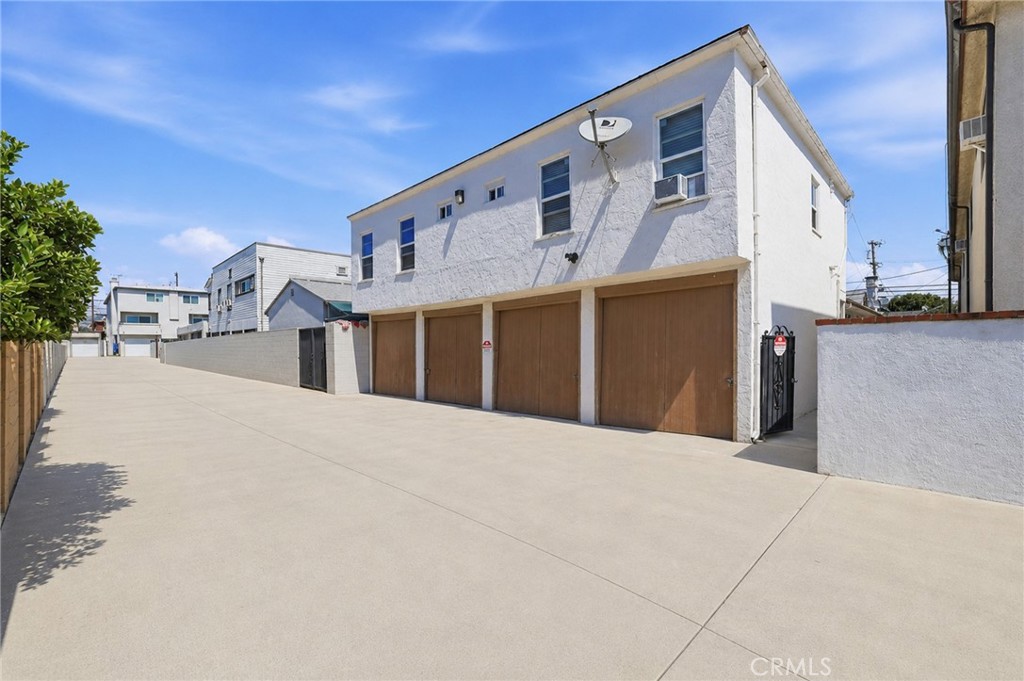 549 W 12th Street Property Photo 2