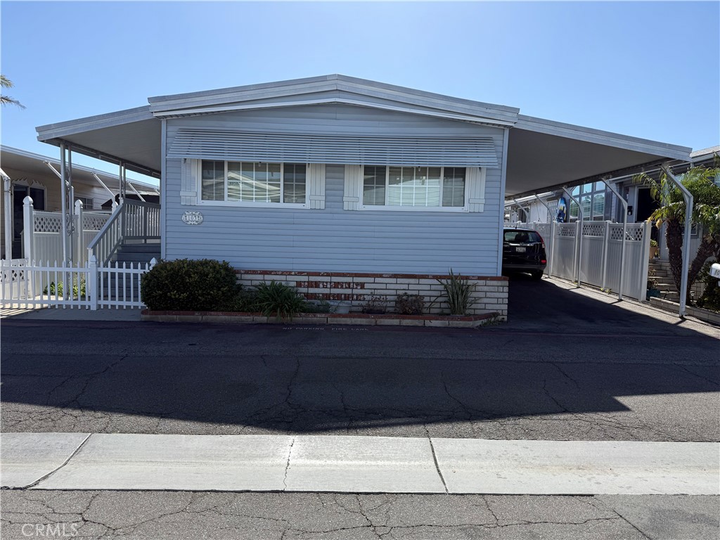 20701 Beach 103 Property Photo 2