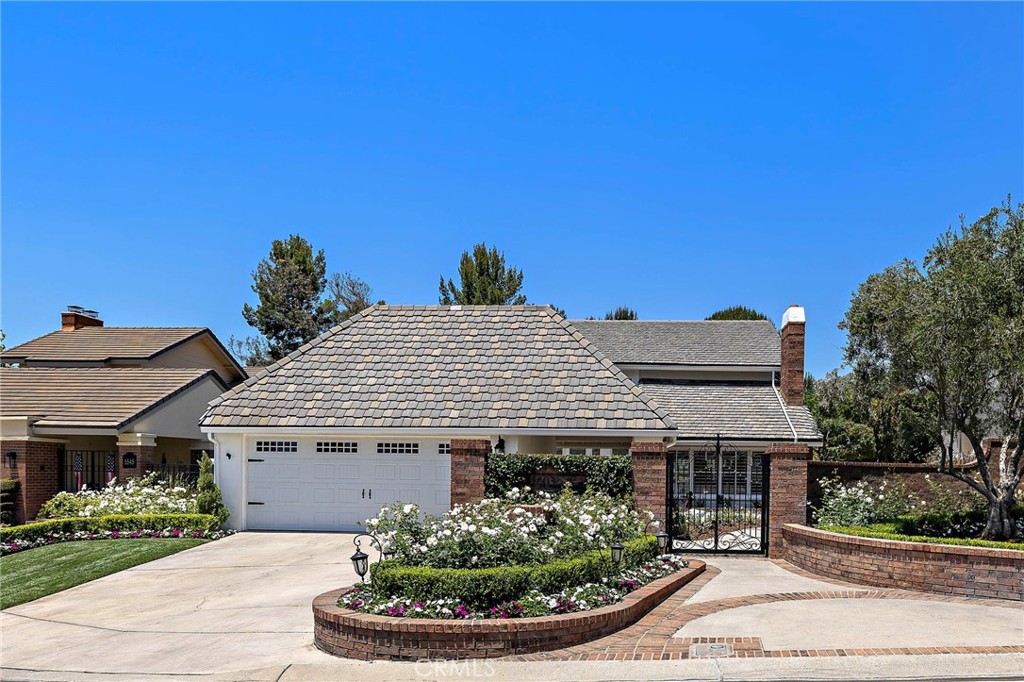 5603 E Crest De Ville Property Photo 4