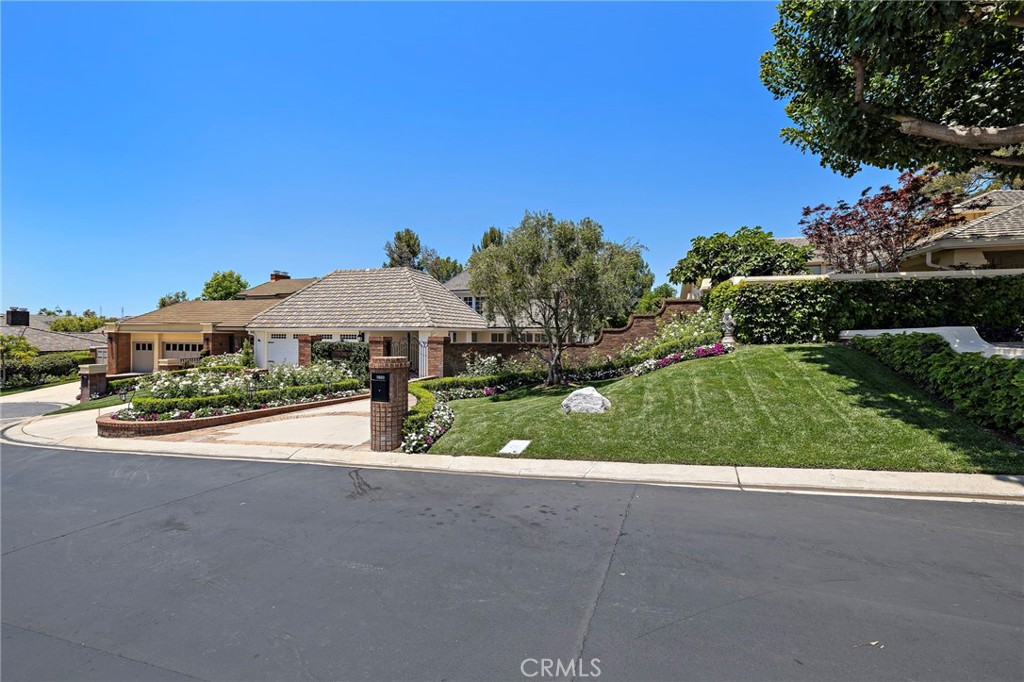 5603 E Crest De Ville Property Photo 6