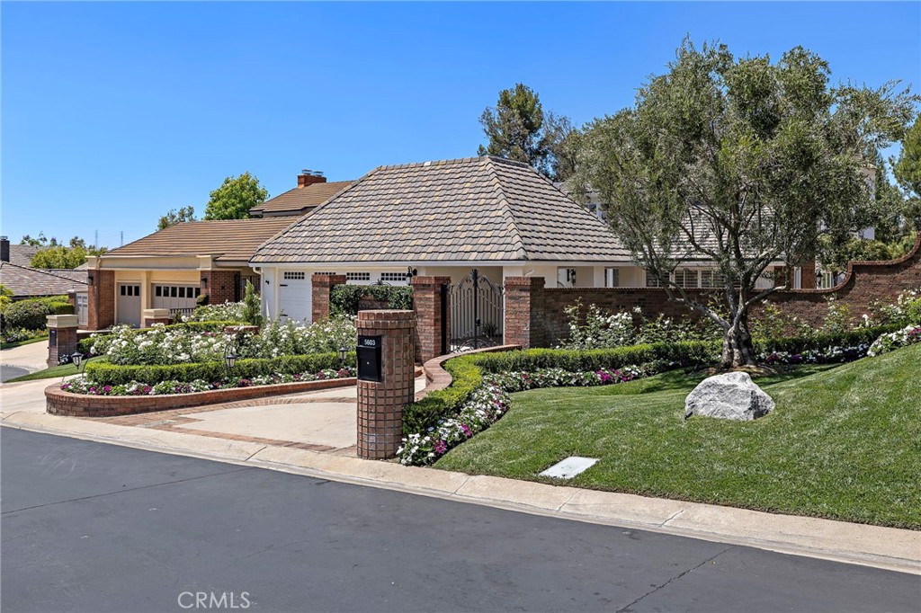 5603 E Crest De Ville Property Photo 7
