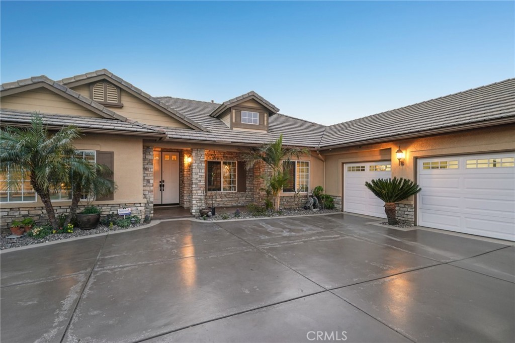 6822 Foxtail Court Property Photo 4