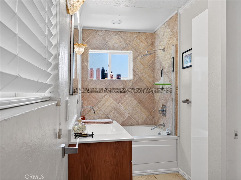 1080 Noria Property Photo 28