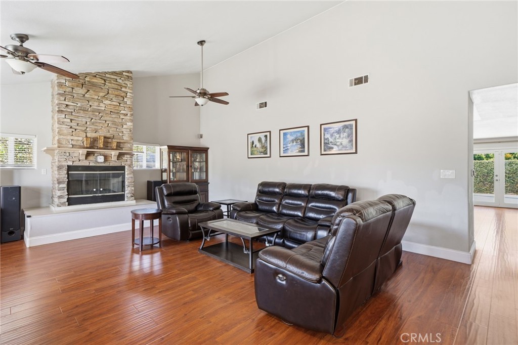 5021 Olga Property Photo 3