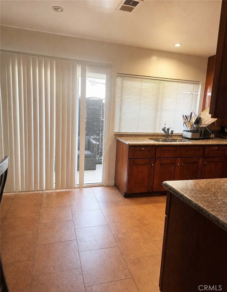 2546 E Park C Property Photo 3