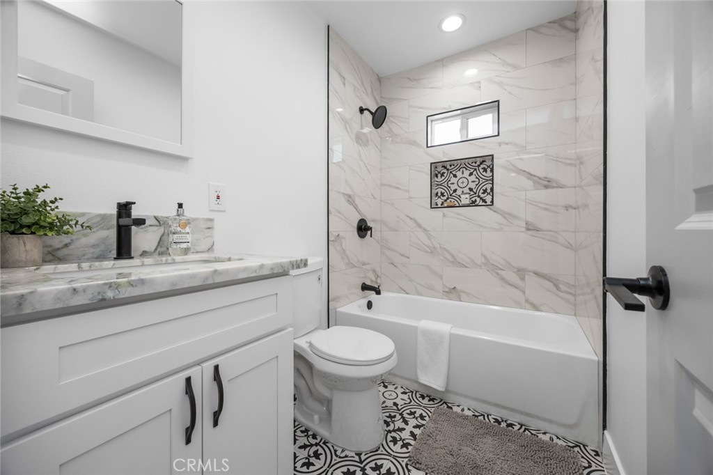 201 S Melrose Property Photo 11