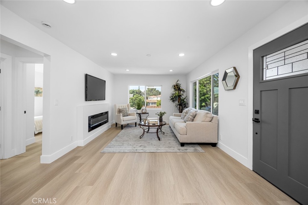 201 S Melrose Property Photo 17