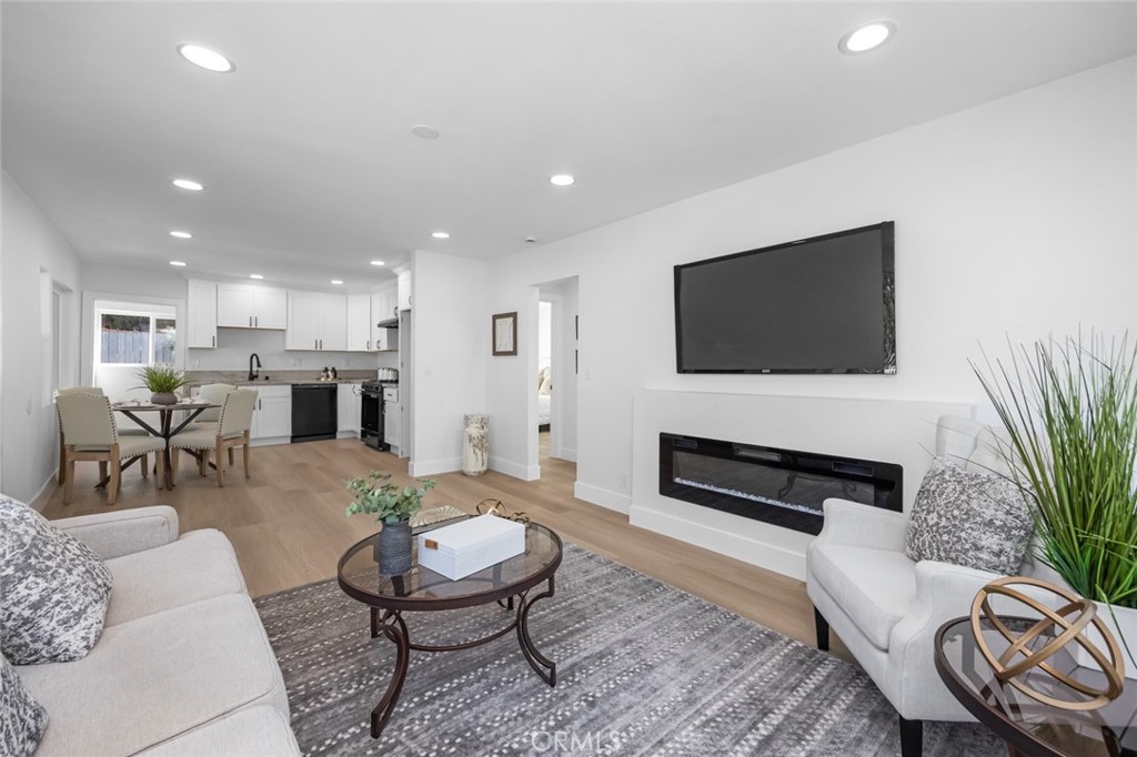201 S Melrose Property Photo 18