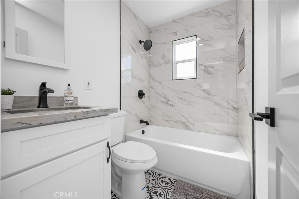 201 S Melrose Property Photo 23