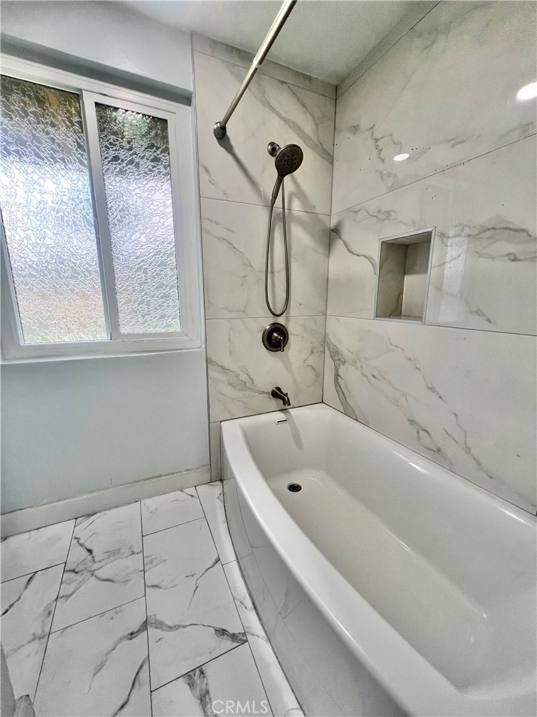 624 S Sullivan 15d Property Photo 3