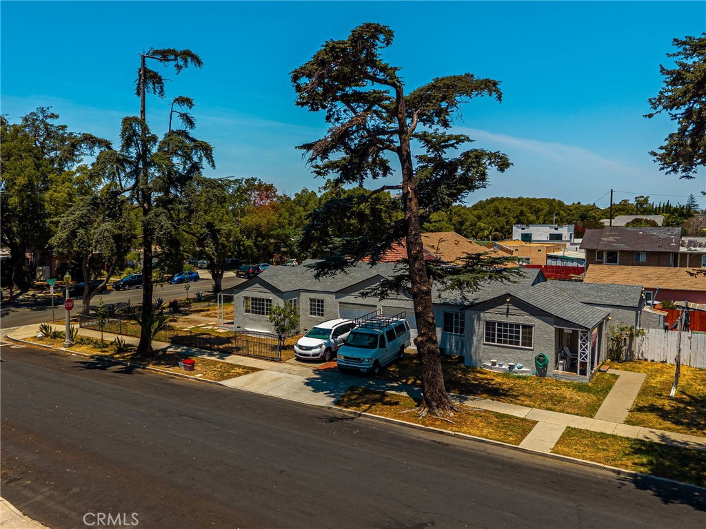 821 S Orange Property Photo 3
